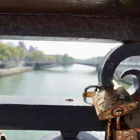 Sunny Notre Dame Апартаменты *