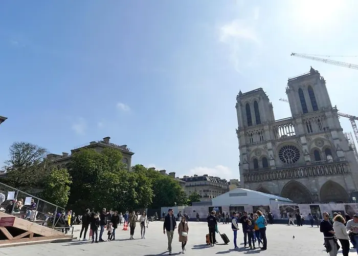 Sunny Notre Dame Апартаменты