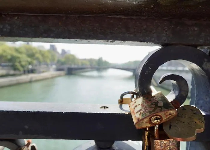 Sunny Notre Dame Lägenhet *